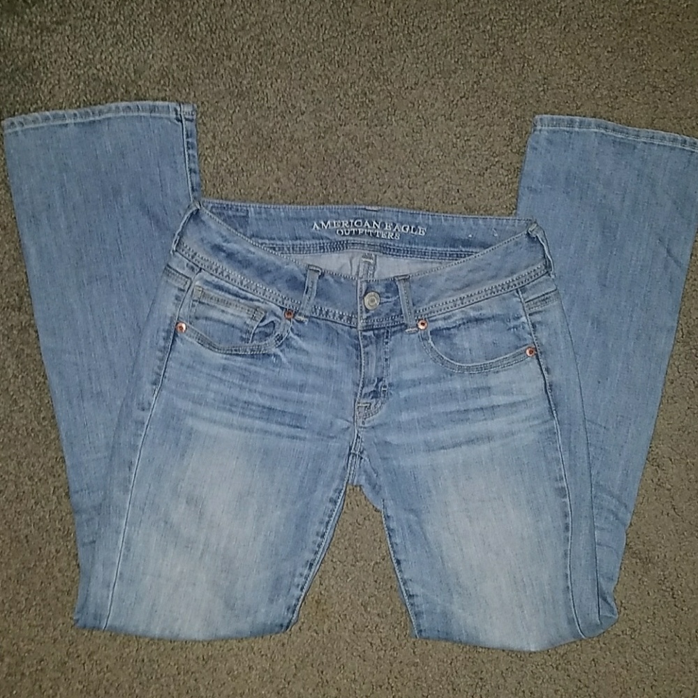 American Eagle light wash jeans